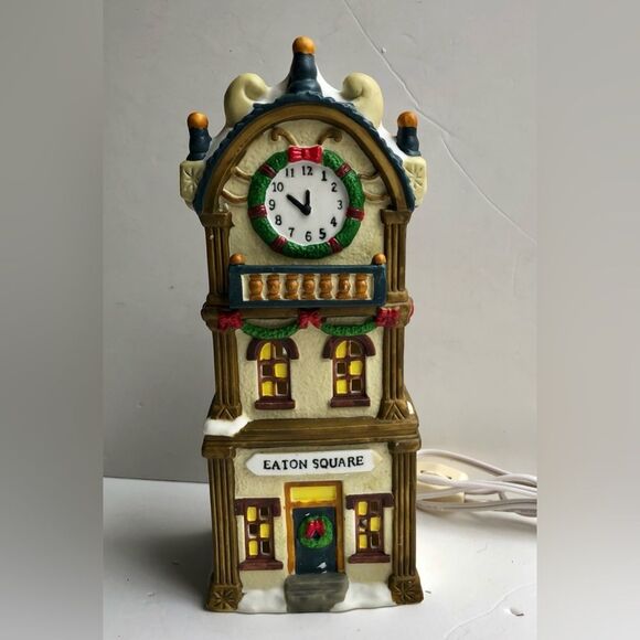 DICKENS COLLECTABLES TOWNE SERIES "EATON SQUARE" PORCELAIN HOUSE LIGHTED 1997 - Picture 4 of 11